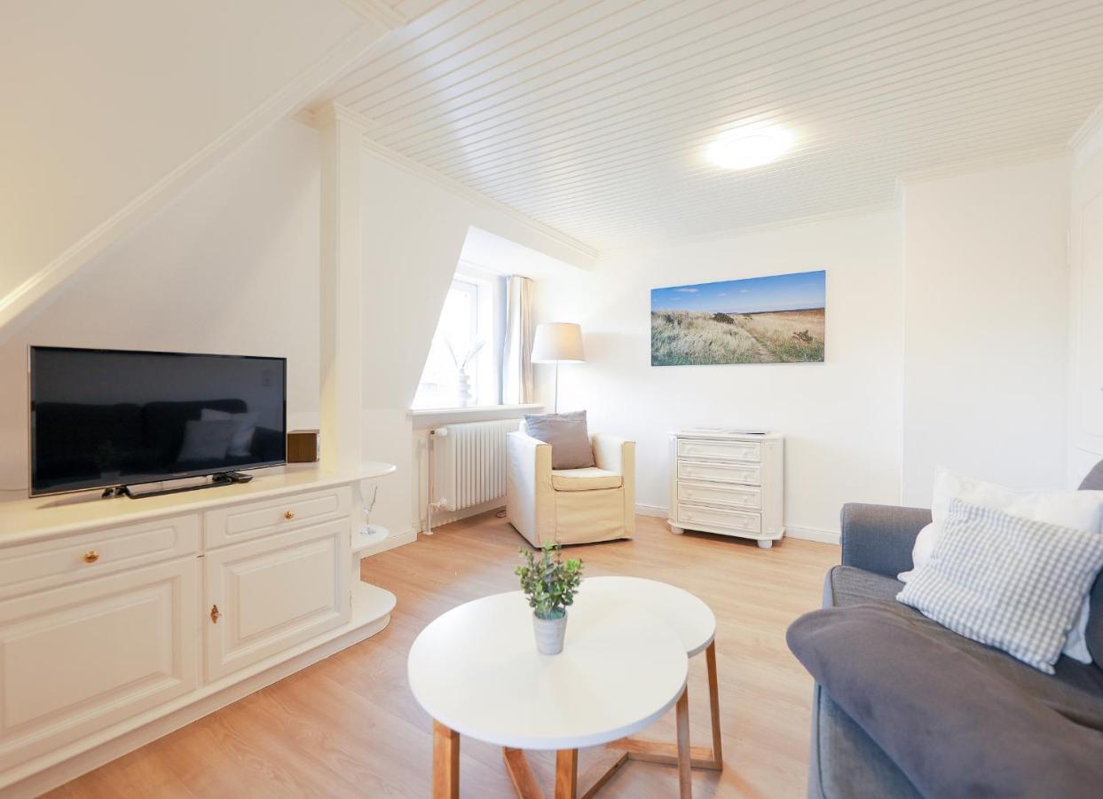 Iris Apartment